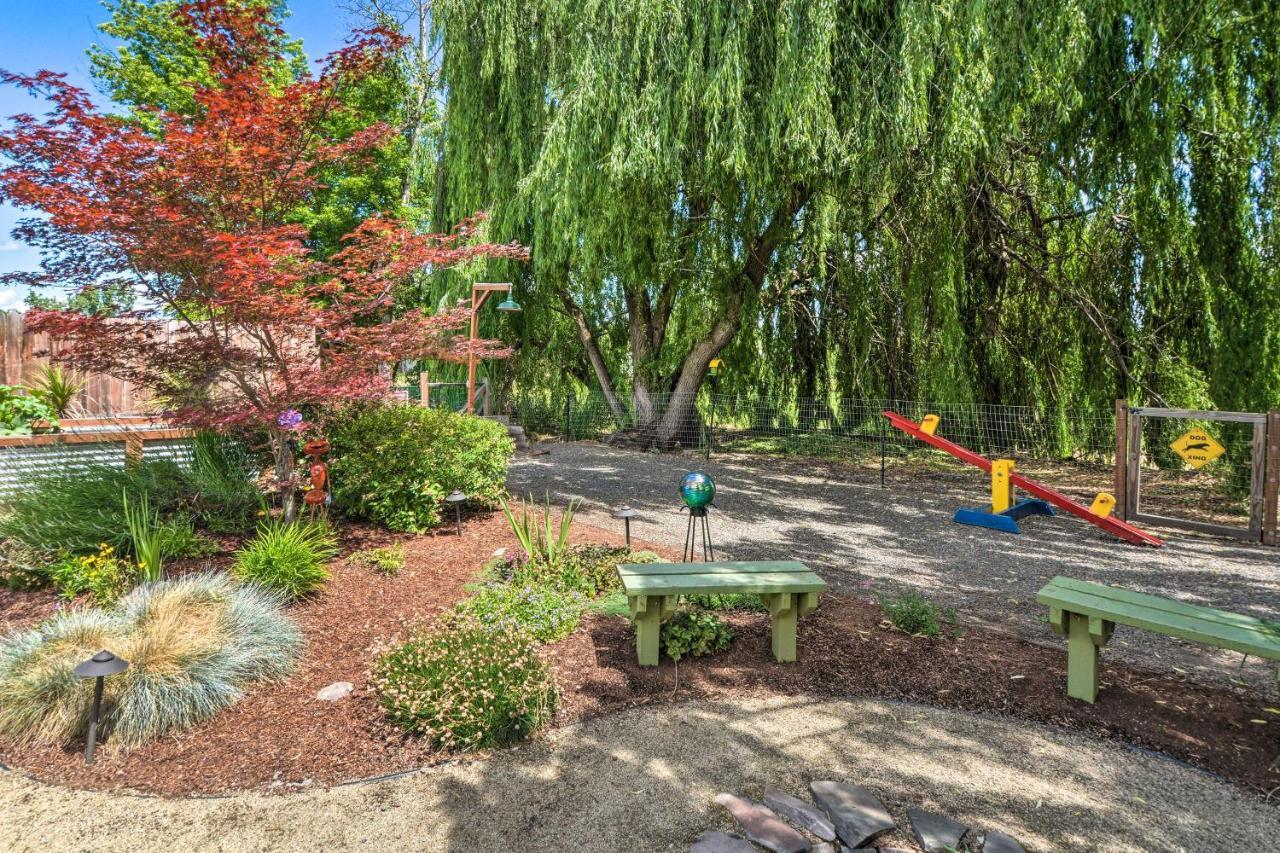 Central Medford Family Retreat With Large Yard! Eksteriør bilde