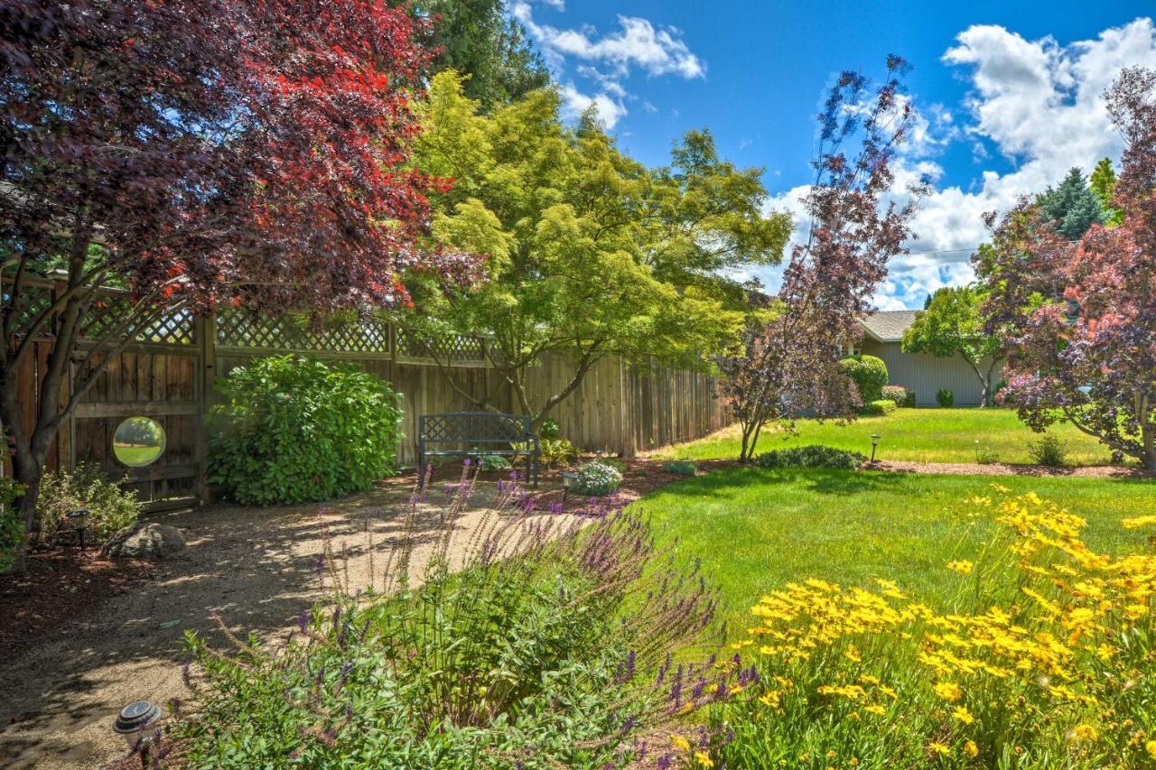 Central Medford Family Retreat With Large Yard! Eksteriør bilde