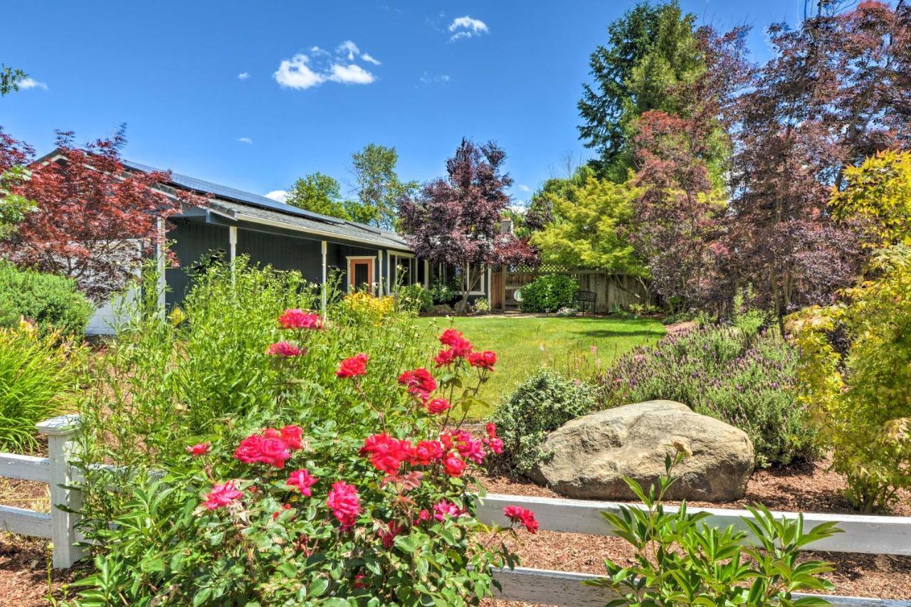 Central Medford Family Retreat With Large Yard! Eksteriør bilde