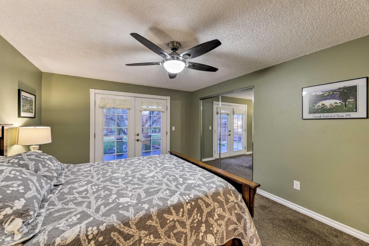 Central Medford Family Retreat With Large Yard! Eksteriør bilde